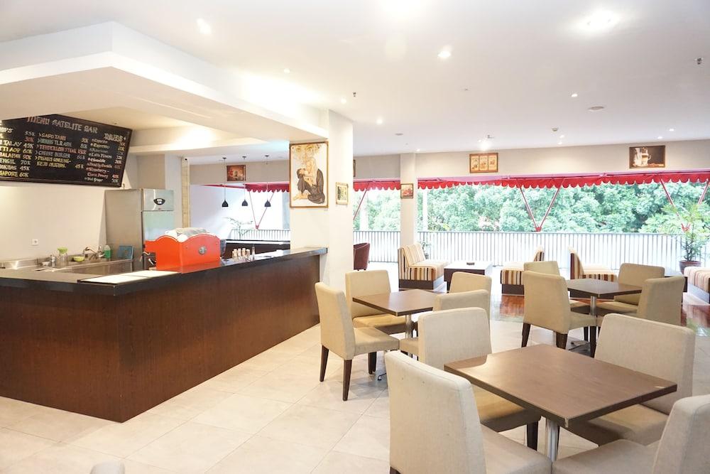 Grand Cakra Hotel Malang Eksteriør billede