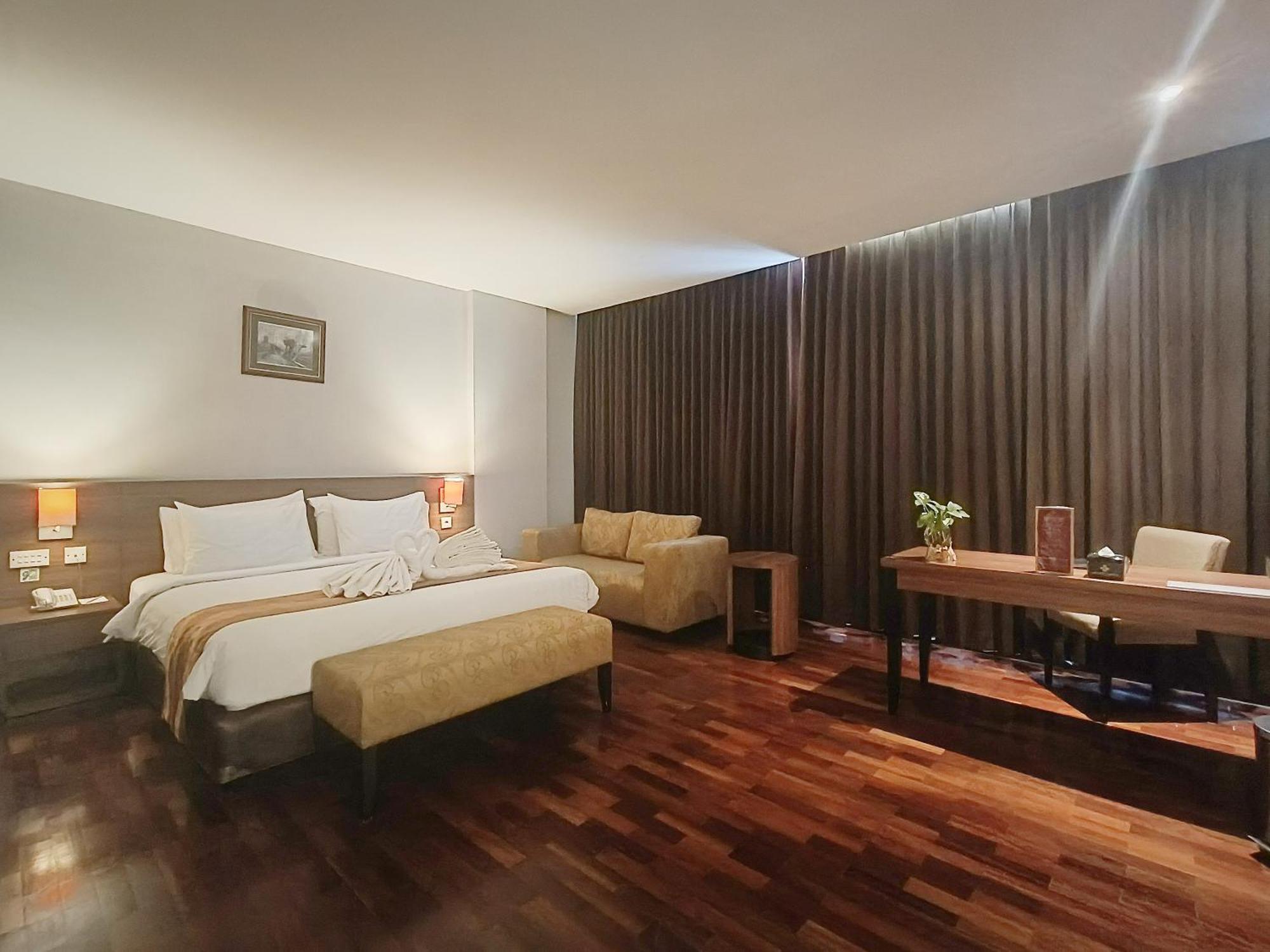 Grand Cakra Hotel Malang Eksteriør billede