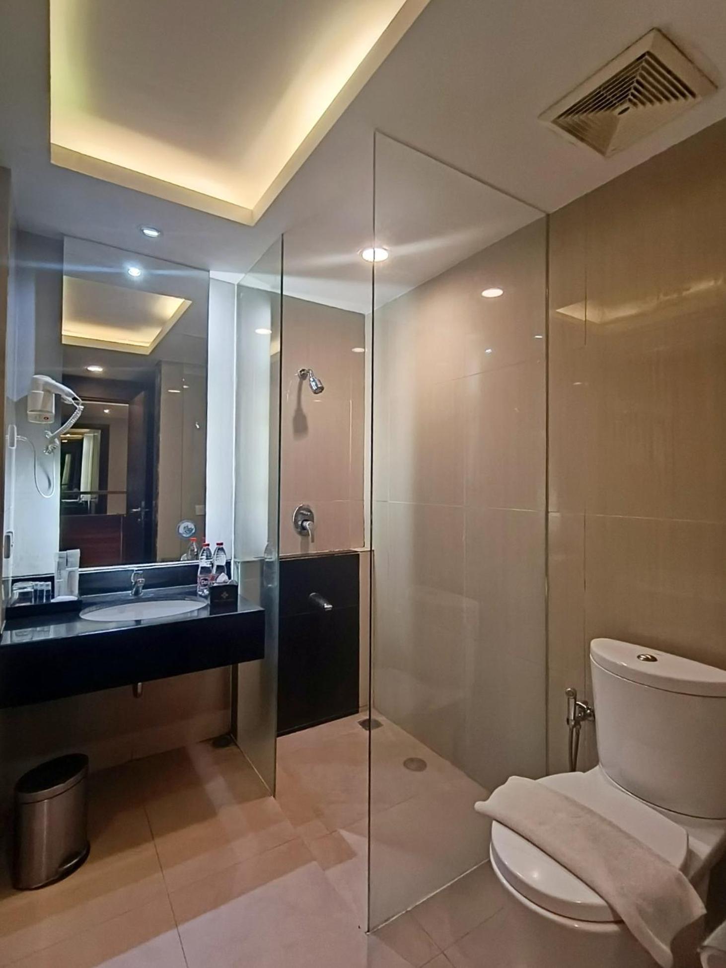 Grand Cakra Hotel Malang Eksteriør billede