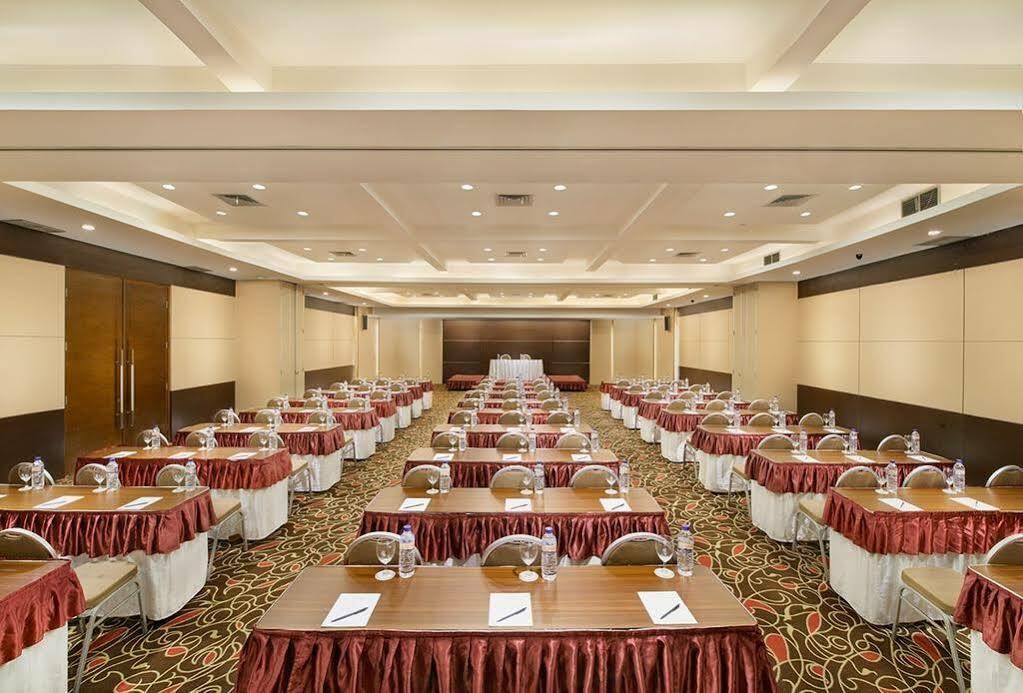 Grand Cakra Hotel Malang Eksteriør billede